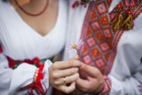 Język ukraiński. Jak się przywitać, przedstawić, pozdrowić? Najpopularniejsze zwroty w języku ukraińskim. Warto je znać!
