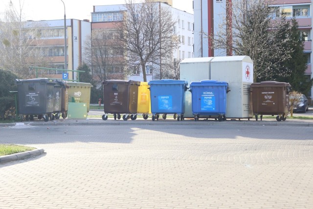 Rękawiczki, maseczki ochronne, powinny trafiać do odpadów zmieszanych.