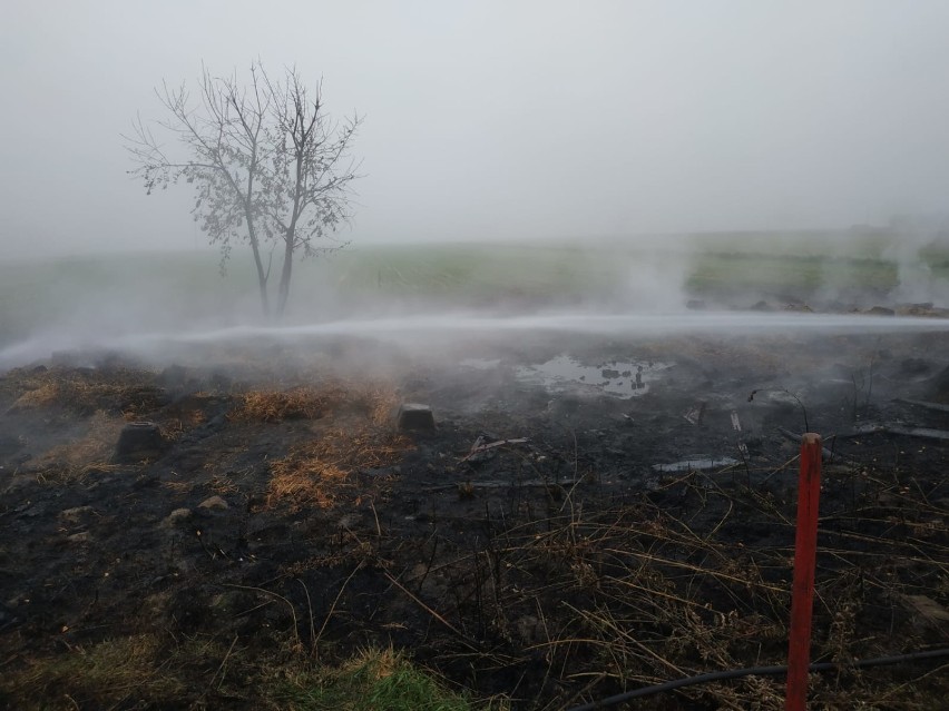 Pożar stodoły w Karczówku w gminie Szadek [zdjęcia]