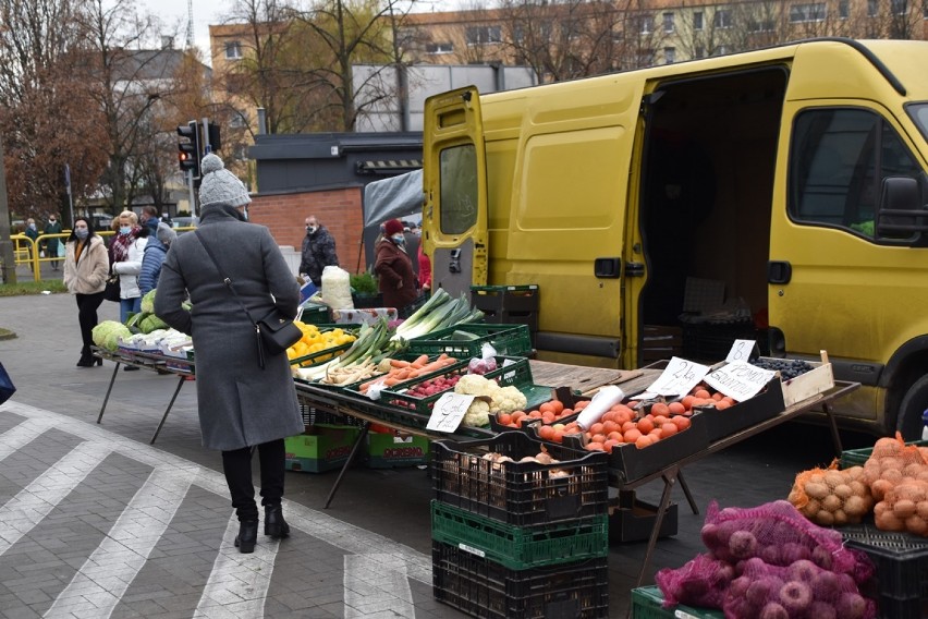 Targowisko w Śremie: oprócz owoców i warzyw, ryby i...