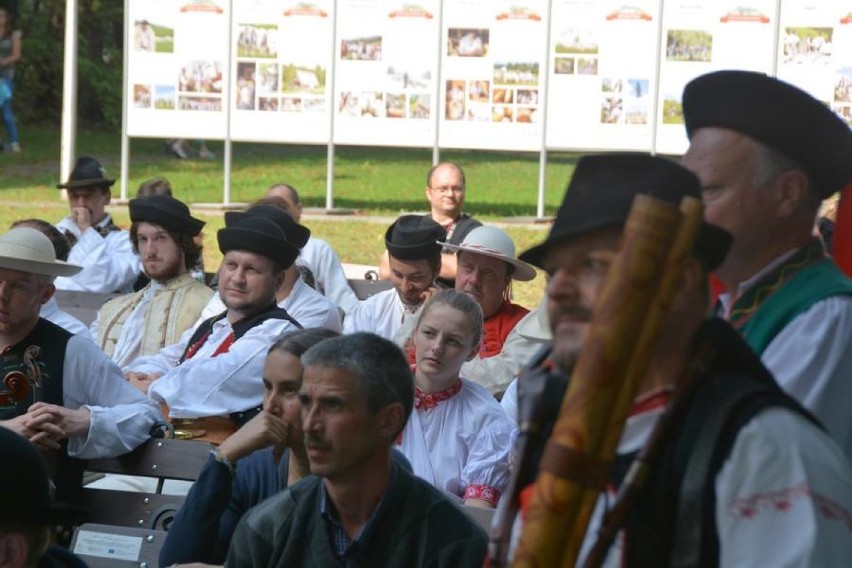 III Zjazd Karpacki w Istebnej: górale z całych Karpat przyjechali w Beskidy