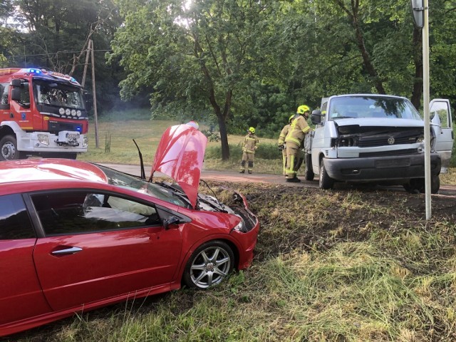 17 czerwca na drodze wojewódzkiej nr 228 w Ręboszewie doszło do zderzenia trzech pojazdów.