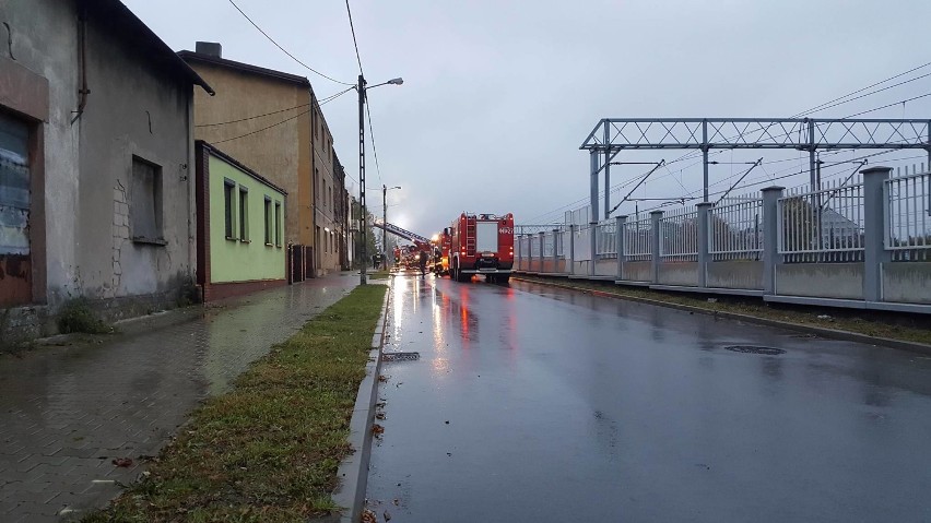 Dąbrowa Górnicza: Pożar w Ząbkowicach, płonął dom przy Sikorskiego [ZDJĘCIA]