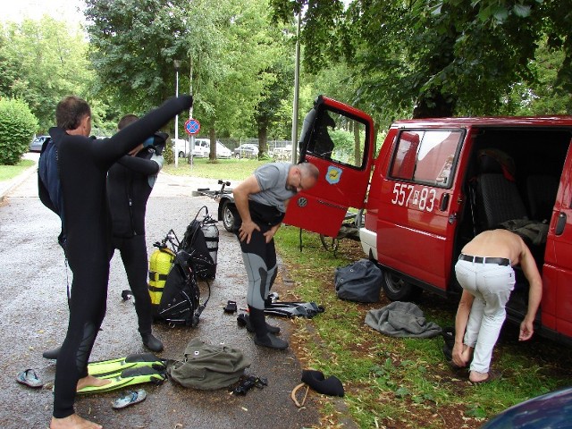 Strażacy z OSP RW w Pile sprzątali Gwdę