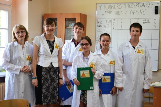 Zdjęcie ilustrujące uczestników konkursu przyrodniczego w Międzyborzu