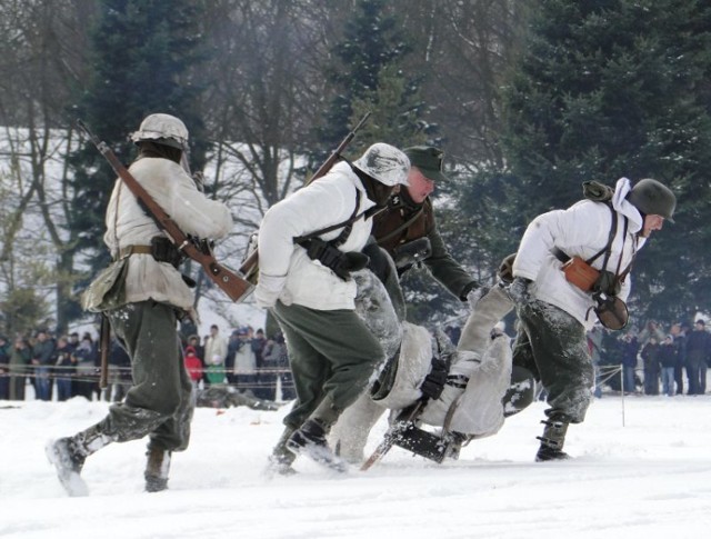 Wystrzały, wybuchy i dziesiątki poległych. Tak wyglądała walka o ...