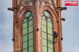 Zdjęcie dnia 15.03.2017. Prace na wieży kościoła św. Aniołów Stróżów w Wałbrzychu
