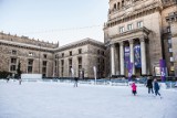 Najlepsze lodowiska w Warszawie 2022/2023. Gdzie na łyżwy w stolicy? Adresy, ceny biletów i godziny otwarcia