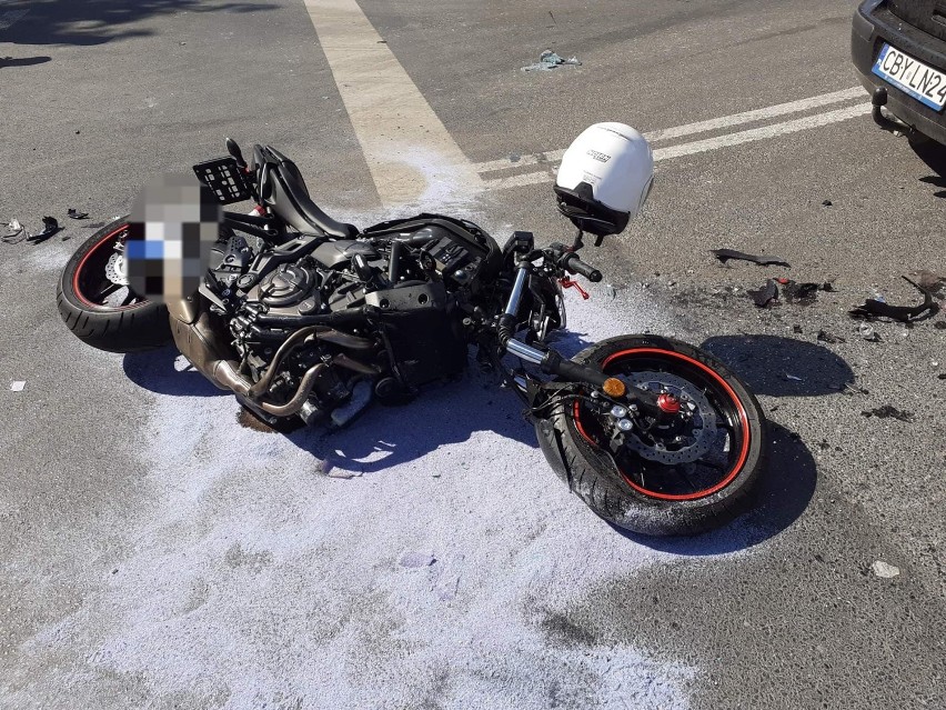 Wypadek z udziałem motocyklisty w Pruszczu. Kierowca jednośladu z licznymi obrażeniami [zdjęcia]