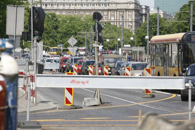 Koszmar wakacyjny w komunikacji. 2 miesiące poważnych utrudnień [ZMIANY]