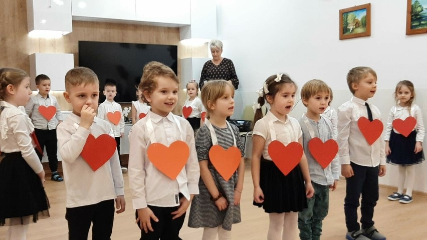 Dzieci z Przedszkola numer 14 w Kielcach mają wielkie serca. Pięknie wystąpiły przed seniorami ze Środowiskowego Domu Samopomocy