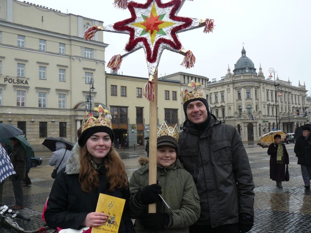 Uczestnicy Orszaku Trzech Króli w Lublinie spotkali się na placu Litewskim.