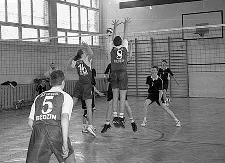 Trzy zagłębiowskie drużyny zapowiadają walkę o miejsce w siatkarskiej II lidze.