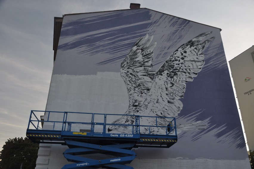 Na Towarowej powstaje nowy mural