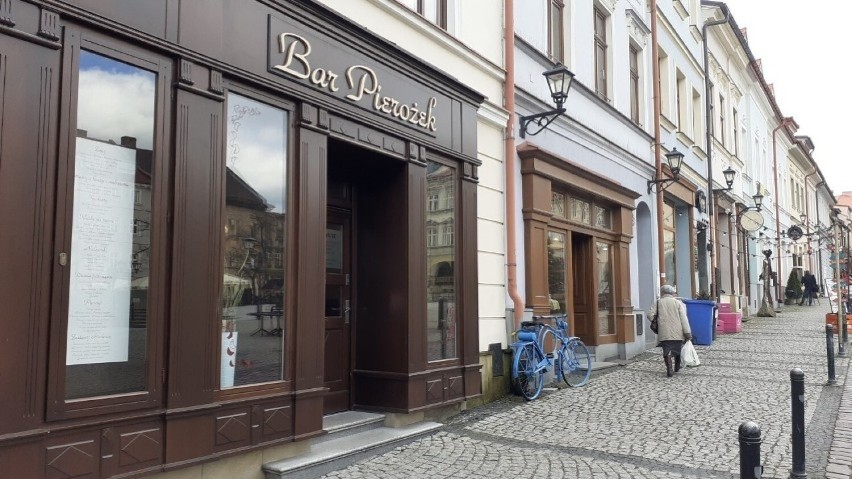 Kultowy bar „Pierożek" w Bielsku-Białej URATOWANY! Będzie dalej działał na Rynku. "Nie pozwólcie, by pokonała nas inflacja"