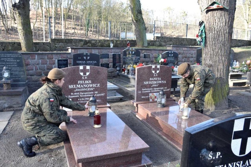 Członkowie 7 Pomorskiej Brygady Obrony Terytorialnej opiekują się grobami żołnierzy AK i podziemia niepodległościowego