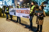 Protest pod siedzibą Telewizji Publicznej w Bydgoszczy [zdjęcia]