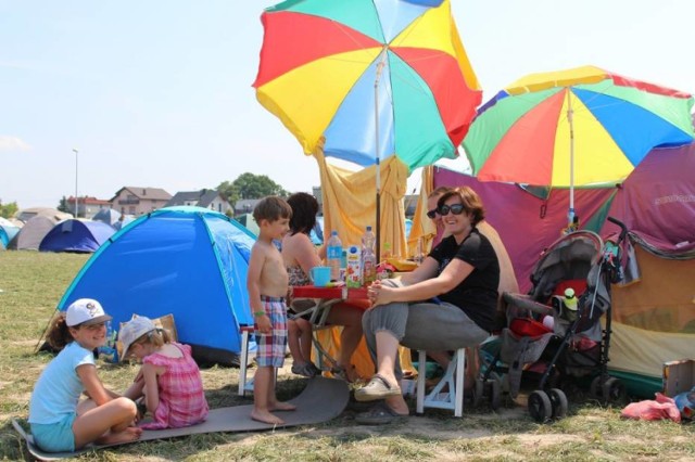 Wydarzenia dnia: 20 lipca w Poznaniu i Wielkopolsce

Festiwal Jarocin 2015 za nami. Zobaczcie, jak tętniło życie w miasteczku festiwalowym. Odwiedziliśmy także ulice Jarocina, gdzie na każdym kroku czuć było atmosferę wielkiego muzycznego święta!

WIĘCEJ Jarocin 2015: Zobaczcie, jak wygląda życie festiwalowe [ZDJĘCIA]