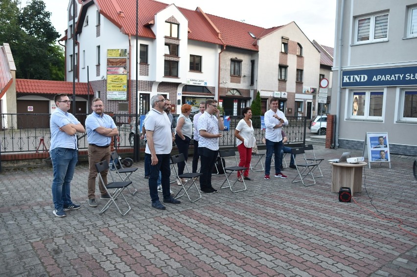 Leszno. Reakcje w sztabie Koalicji Obywatelskiej w Lesznie. Pierwsze komentarze powyborcze [ZDJĘCIA i FILM]