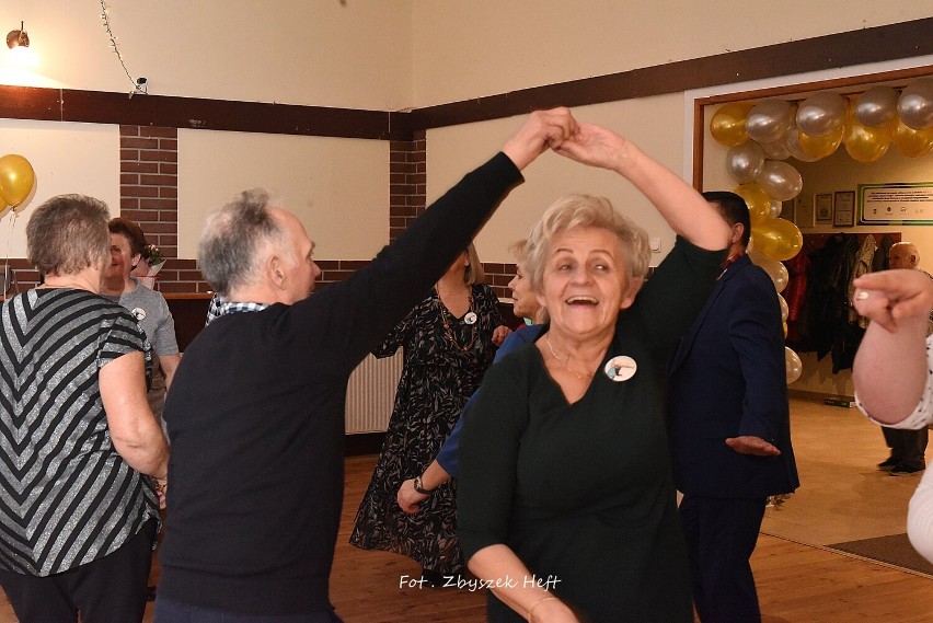 Bal Seniora w Sławoszynie. W tym roku razem bawili się mieszkańcy Sławoszyna, Minkowic i Parszczyc. Było tanecznie! | ZDJĘCIA