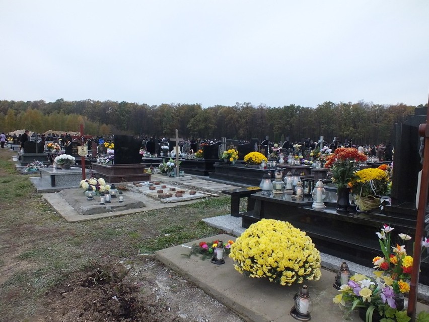 1 listopada na cmentarzu komunalnym w Kraśniku