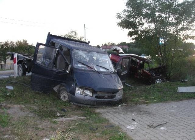 Wypadek w gminie Osiek. Sześć osób rannych w zderzeniu forda z BMW  [zdjęcia]