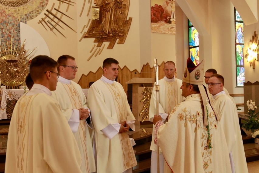 Diecezja tarnowska ma 15 nowych diakonów. Skąd pochodzą? [ZDJĘCIA]