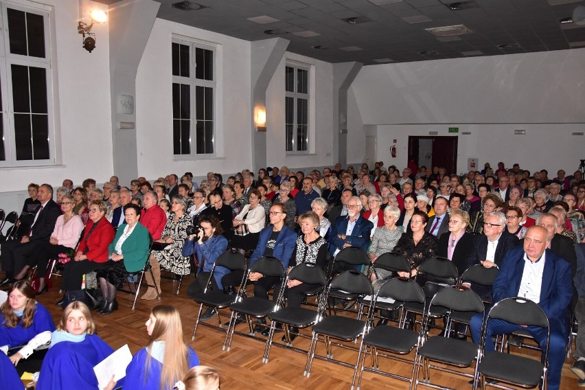 Koncert chóru Moniuszko na imieniny Stanisława w Żninie.