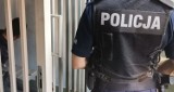 Krewki jastrzębianin usiłował pobić policjantów. Groził im i znieważał ich. Wcześniej miał źle traktować swoją matkę. Grozi mu więzienie