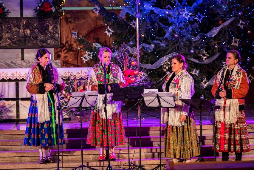 Zakopane. Góralskie kolędy w ramach XII Festiwalu Kolęd Pastorałek i Pieśni Bożonarodzeniowych