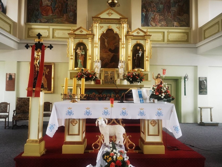 Wnętrze kościoła pw. Stygmatów św. Franciszka z Asyżu w...