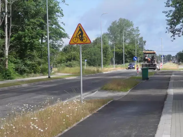 Zakończył się remont ul. Darłowskiej w Ustce, w ciągu której przebiega DW 203. Nawierzchnia została ułożona, a droga jest już przejezdna.