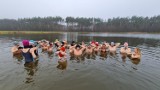 Kolejna kąpiel Morsów z Radomska w zalewie na Wymysłówku. ZDJĘCIA