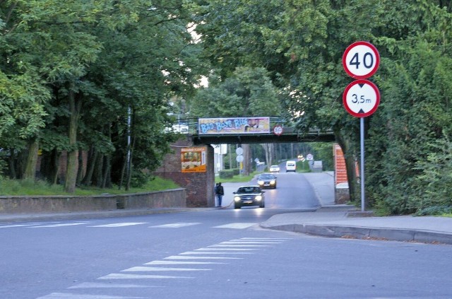 Od czerwca ulicą Poznańską na odcinku od Bohaterów do huty jeździmy o 10 kmh wolniej (było 40 i 50 km/h, jest 30 i 40 km/h).