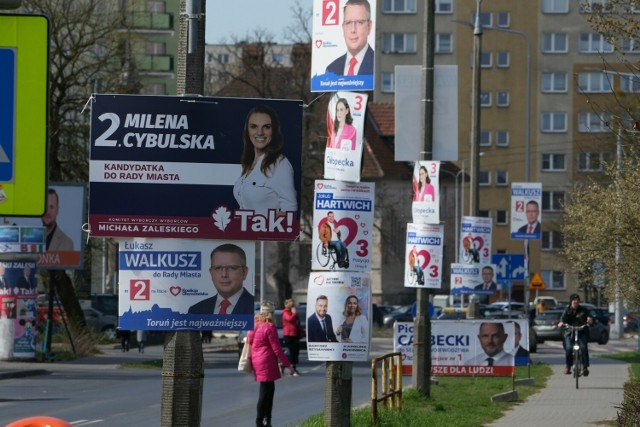 Plakatów na ulicach Torunia sporo jest, ale jakby mniej niż podczas kampanii przed poprzednimi wyborami samorządowymi