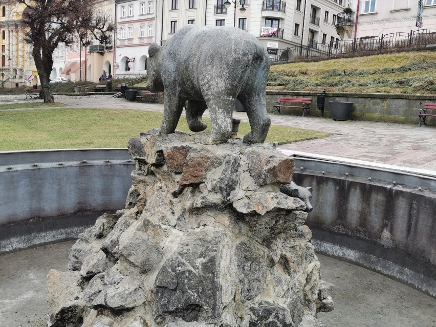 Przemyski rynek, ścisłe centrum miasta. Okazuje się, że o...