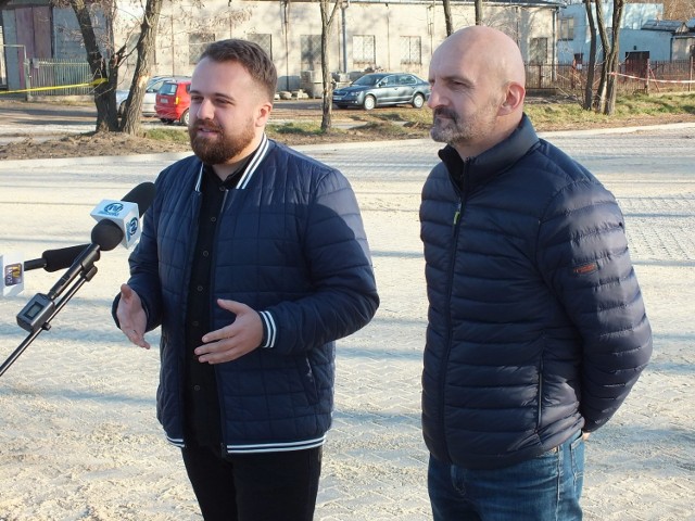 Marek Materek ( z lewej) i Krzysztof Szczygieł podczas konferencji prasowej na Piachach
