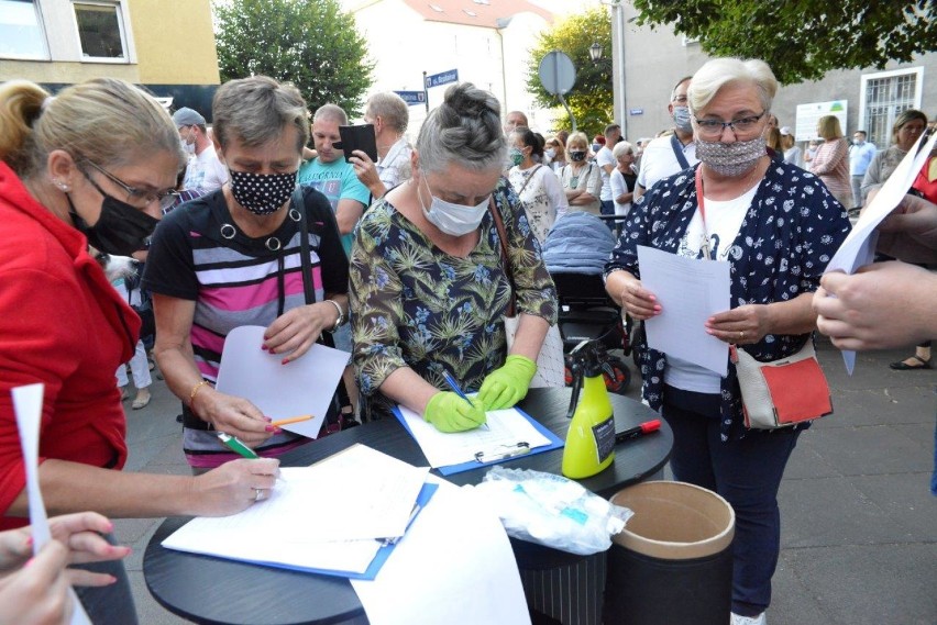 Setki mieszkańców Kościana składało podpisy pod listem do Prymasa Polski