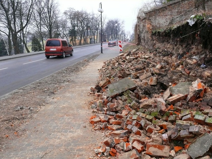 Zawalony mur przy Lubelskiej