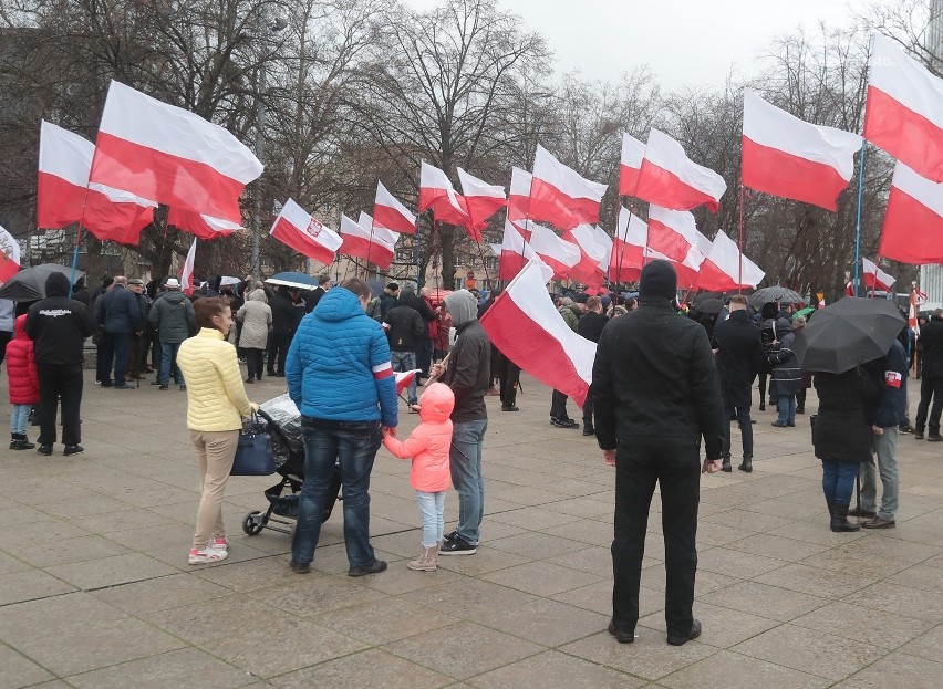 Mieszkańcy Szczecina przeszli w Marszu Pamięci Żołnierzy Wyklętych [ZDJĘCIA, WIDEO]