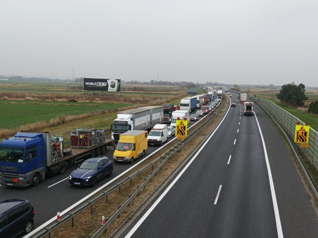 Korek gigant na autostradzie A4 za Gliwicami. Kierowcy utknęli na granicy województwa śląskiego i opolskiego