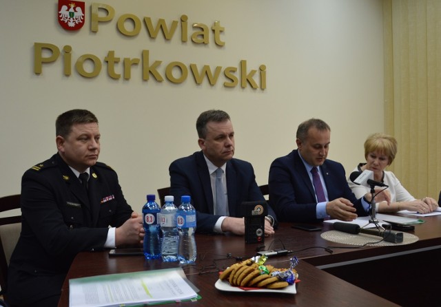 Koronawirus, Piotrków: Konferencja starosty, prezydenta, sanepidu, policji, straży w Piotrkowie