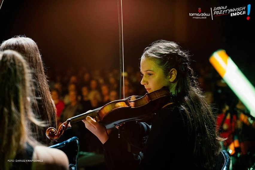 Koncert Noworoczny Młodzieżowej Orkiestry Symfonicznej Symfonia Juventus w Tomaszowie Maz. [ZDJĘCIA]