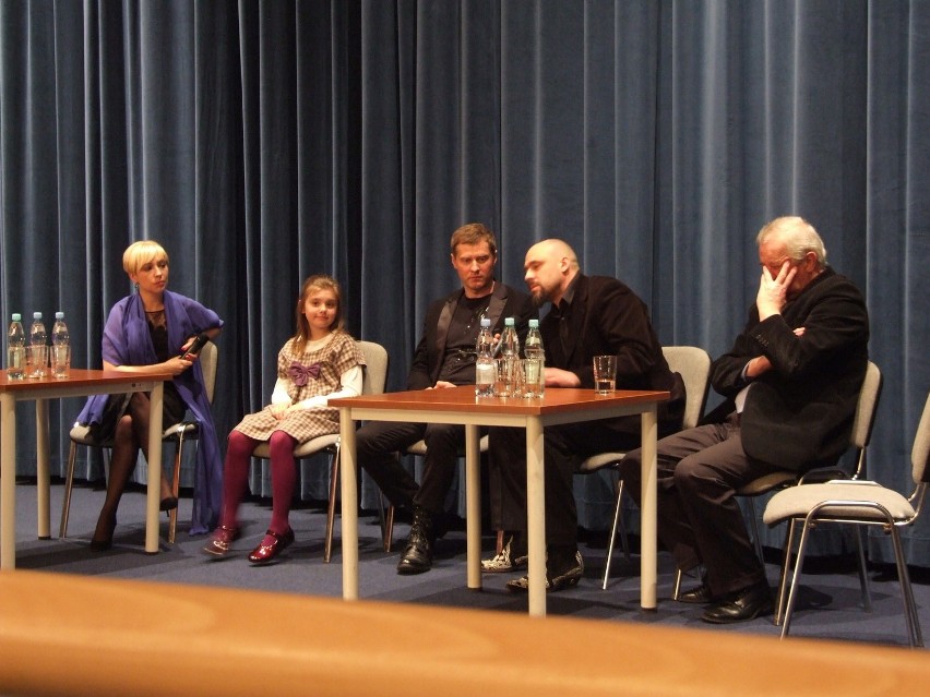 Rozmowa po premierze, od lewej Magda Piekorz, Julie...