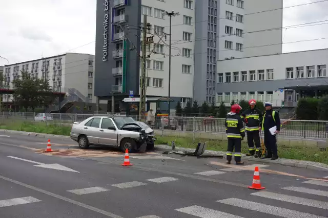 Zderzenie trzech samochodów na al. Politechniki w Łodzi