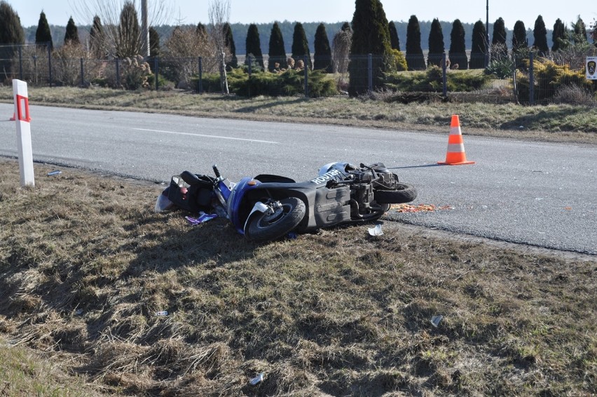 Wypadek w Książu Wlkp. Motocyklista trafił do szpitala