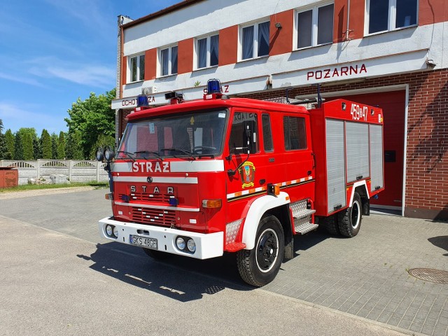 OSP Stara Kiszewa sprzedaje samochód strażacki. To star, który wciąż jest w podziale a to oznacza, że jest w pełni sprawny i może bez problemów służyć kolejnej jednostce.