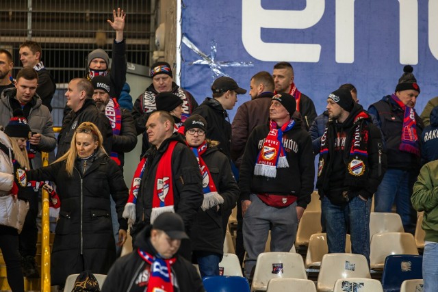 Kibice Rakowa w Mielcu przeżyli rozczarowanie.
Zobacz kolejne zdjęcia. Przesuwaj zdjęcia w prawo - naciśnij strzałkę lub przycisk NASTĘPNE