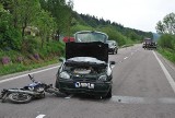 Wypadek w Trzciańcu. 13 letnia motorowerzystka wjechała pod opla [zdjęcia]