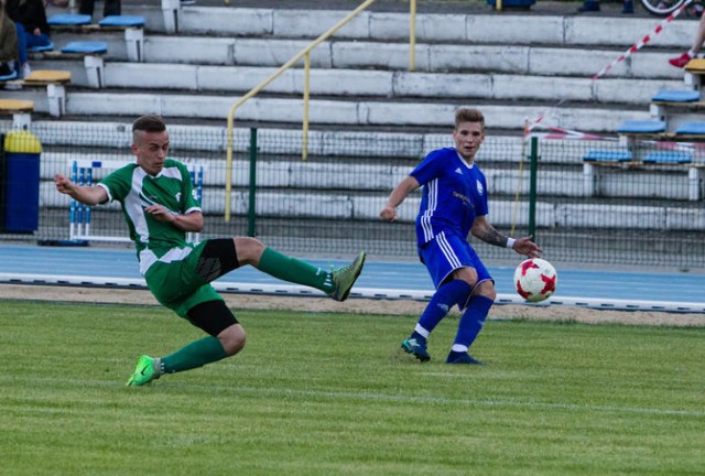 Fragment półfinałów wojewódzkich w ostatnim sezonie Pucharu Polski. Kotwica Kołobrzeg ograła Inę Goleniów na jej boisku 4:1.